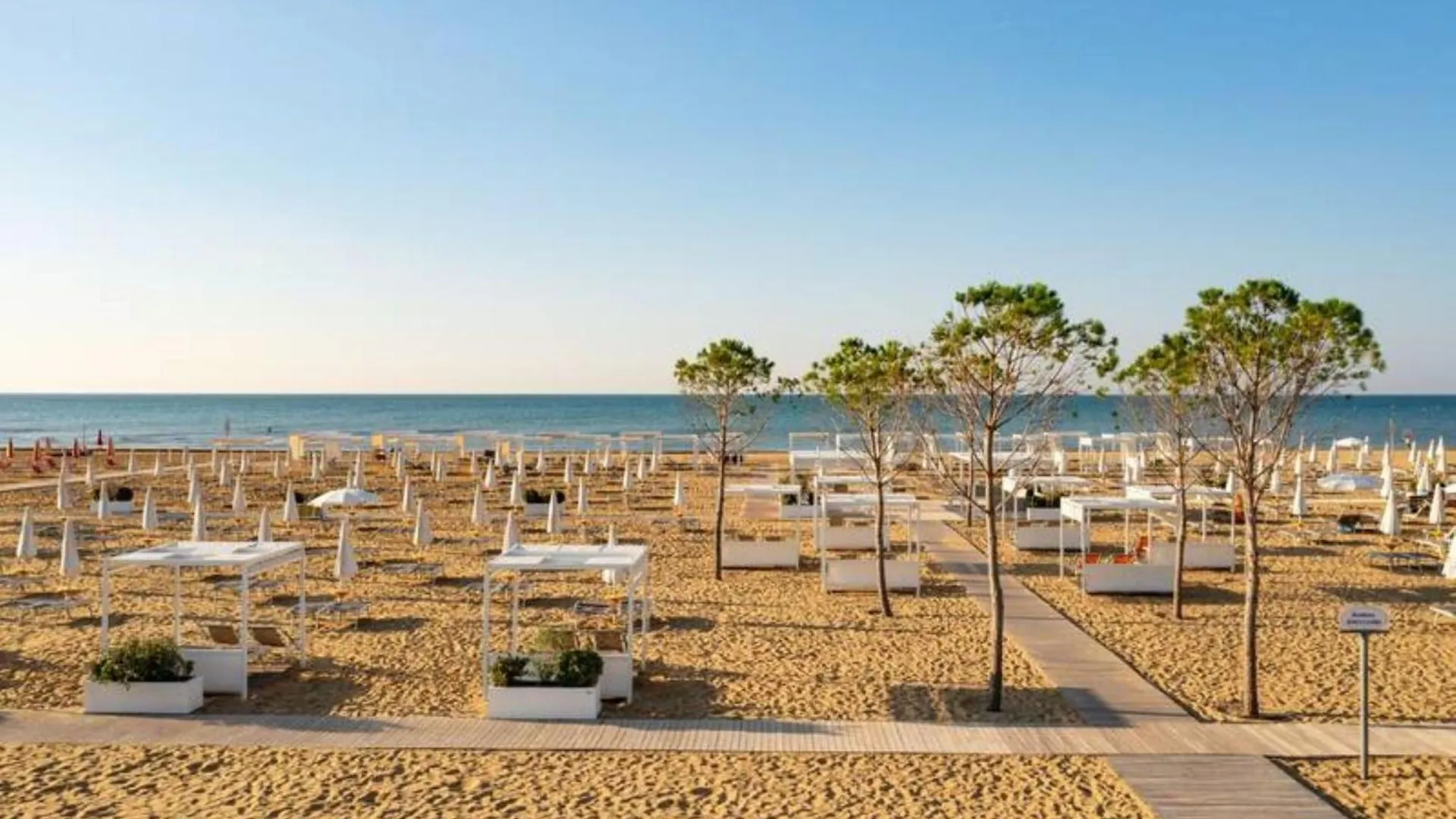 Beachfront Escape One Bedroom Flat With Ac ビビオーネ 0*,