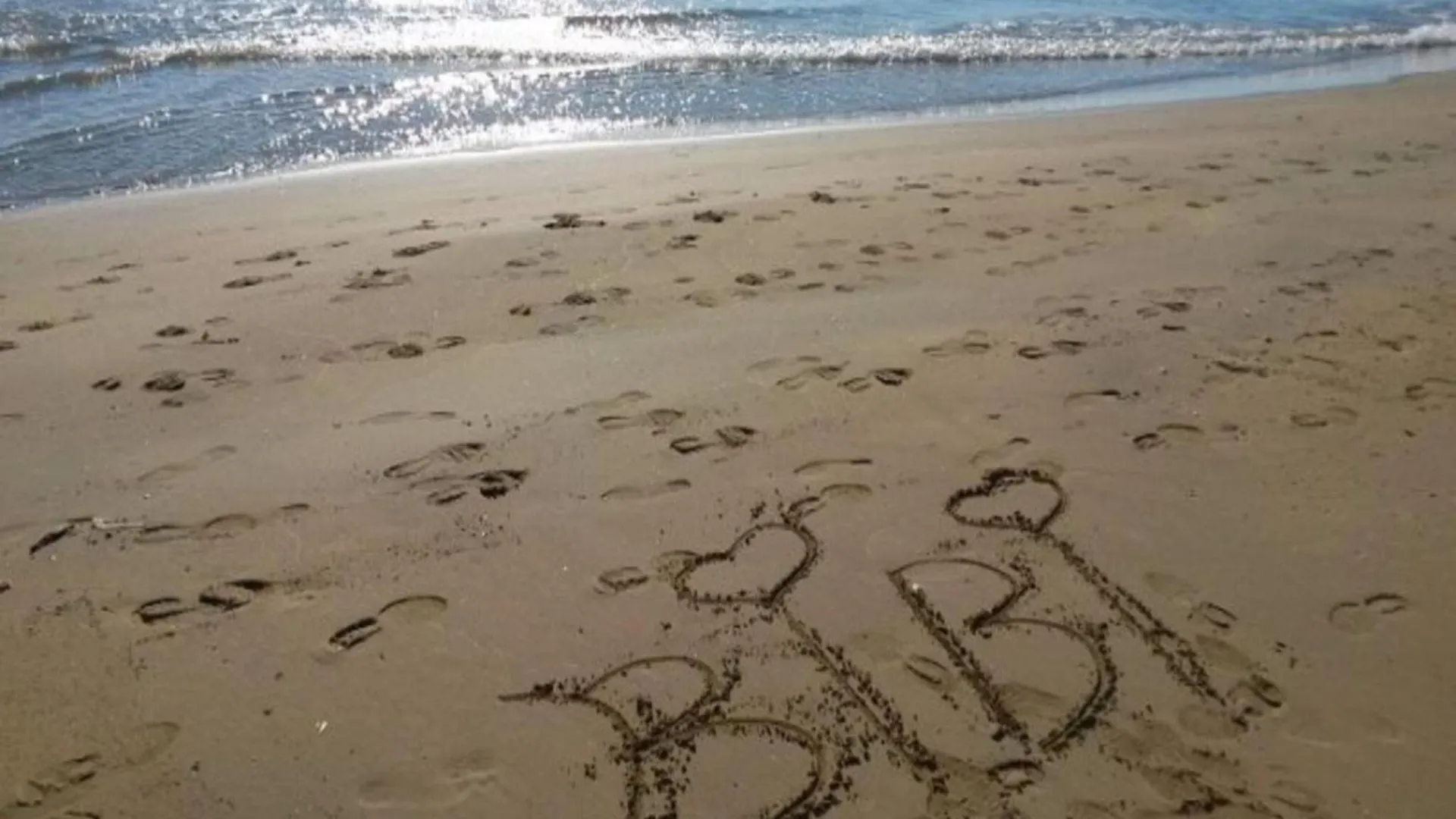 Beachfront Escape One Bedroom Flat With Ac ビビオーネ
