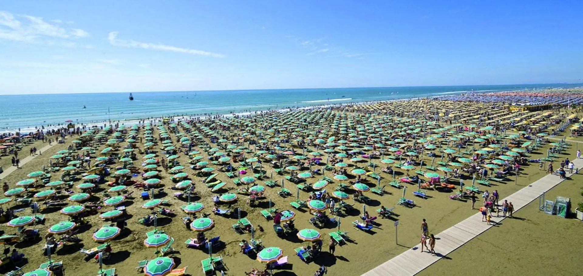Beachfront Escape One Bedroom Flat With Ac ビビオーネ イタリア
