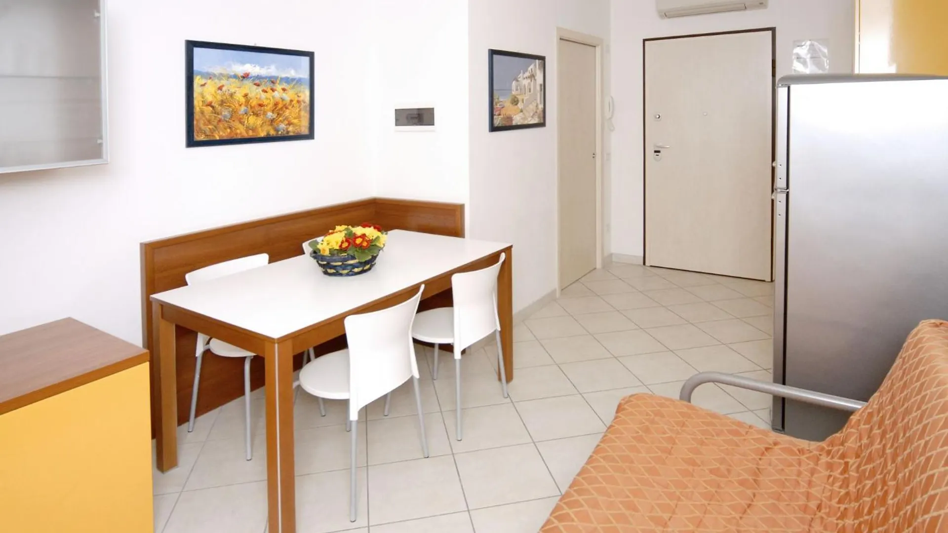 Beachfront Escape One Bedroom Flat With Ac 비비오네 아파트